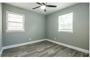 $800 : Beautiful hardwood floor home thumbnail