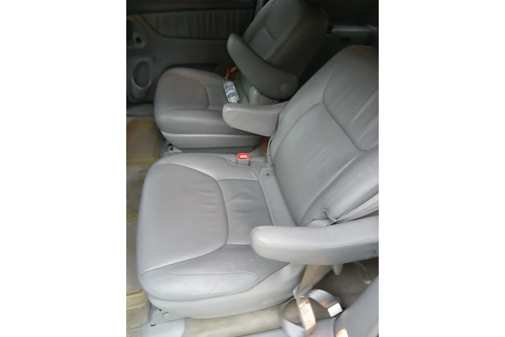 $5500 : Toyota sienna xl limited image 3