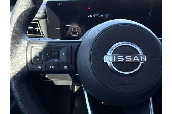 2026 Kicks SV image 8