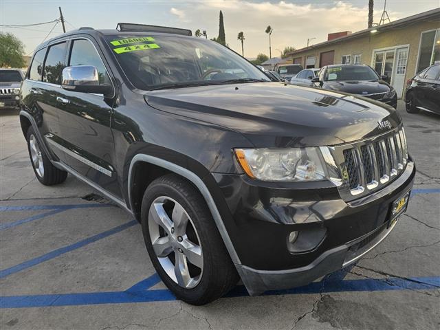 $9495 : 2011 Grand Cherokee Overland image 3