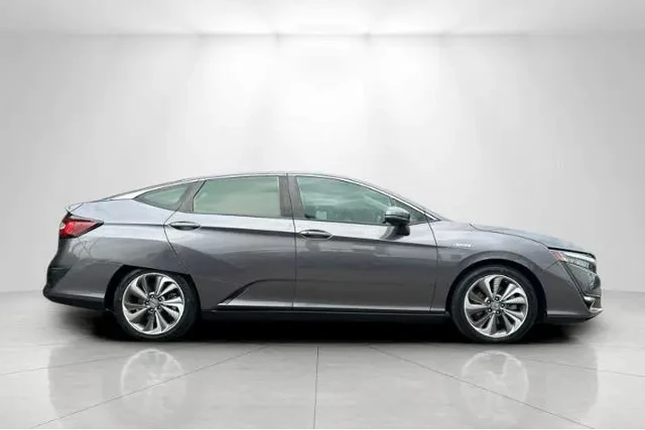 $18777 : Honda Clarity Plug-In Hybrid image 2