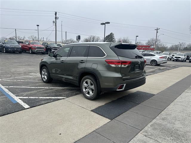 $26999 : 2017 Highlander SUV V-6 cyl image 4