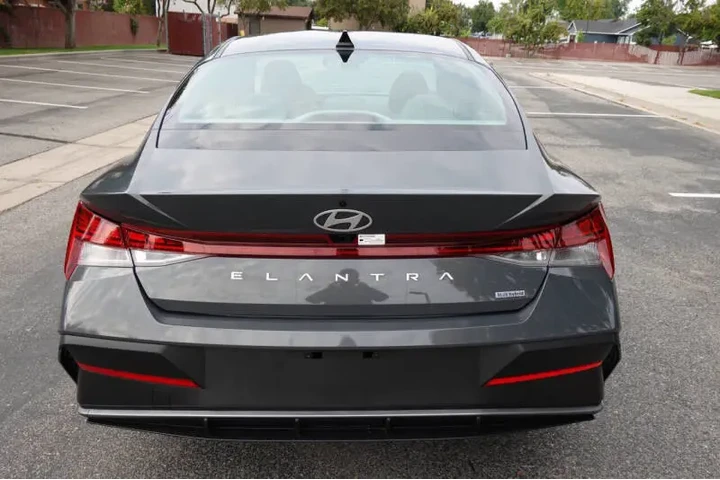 $19775 : 2024 Elantra Hybrid Blue image 9
