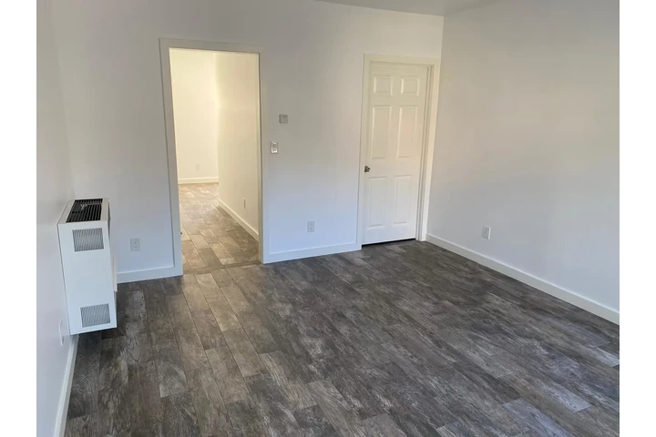 $1250 : Low Income  1309 e. 43 rd image 5
