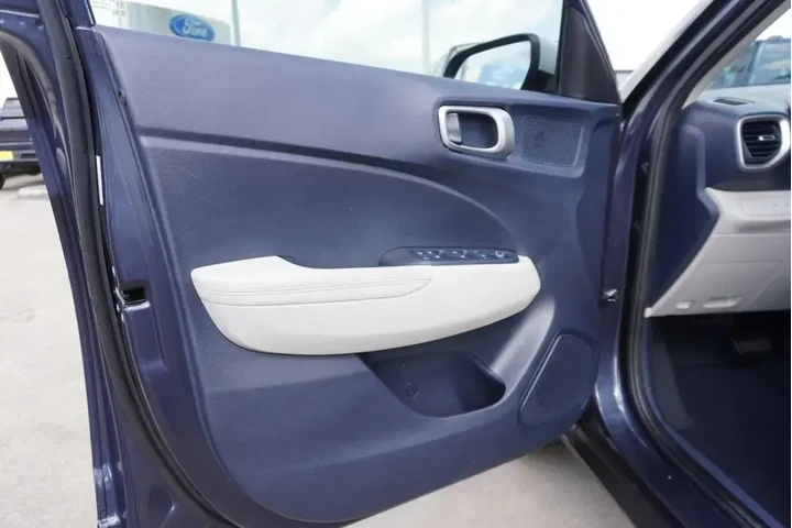 $12988 : Hyundai VENUE 2021 SEL 4dr C image 8