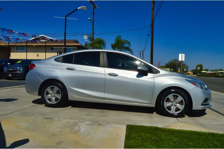 $9995 : Used 2017 Cruze 4dr Sdn Auto image 6