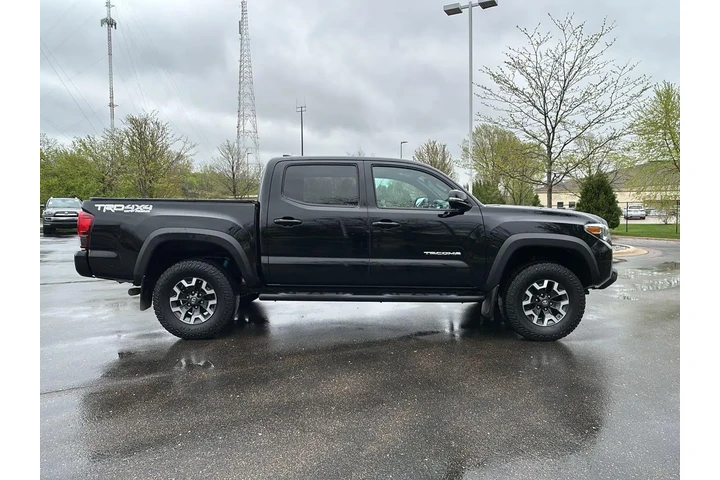 $35000 : Silver Certified 2019 Tacoma image 10