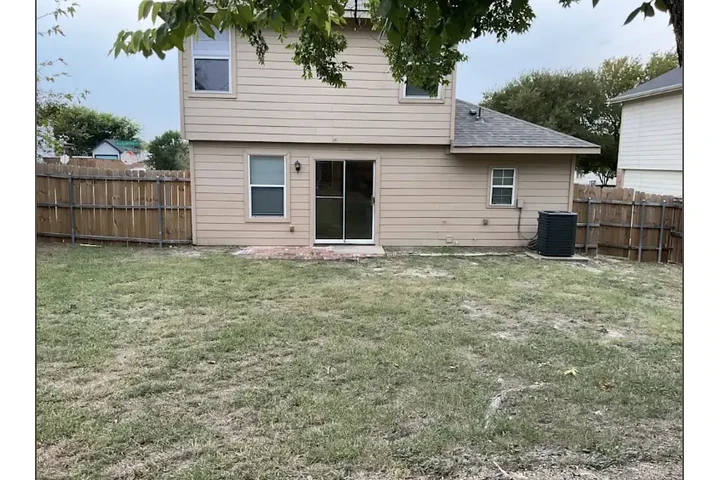 $1300 : Low income single family house image 10