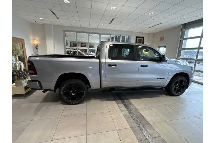 $36980 : Ram 1500 2023 4x4 Big Horn 4 image 2