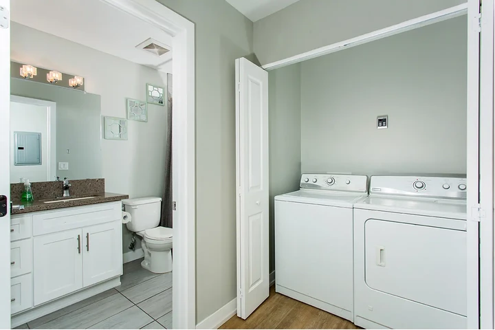 $3299 : 4 beds/ 3 bath home- Inglewood image 9
