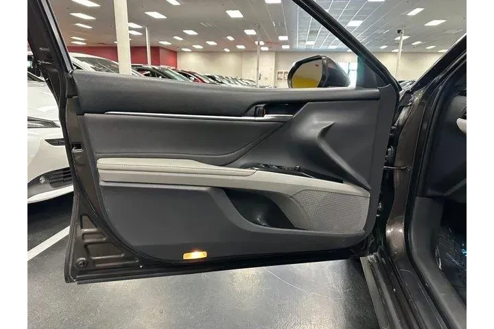 $19905 : Toyota Camry 2018 LE 4dr Sed image 9