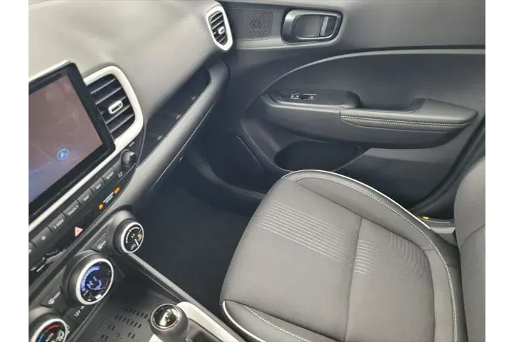 $20995 : Hyundai VENUE 2025 Limited 4 image 10