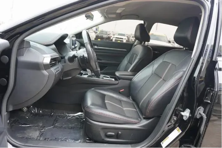 $23488 : Nissan Altima 2023 2.5 SR 4d image 7