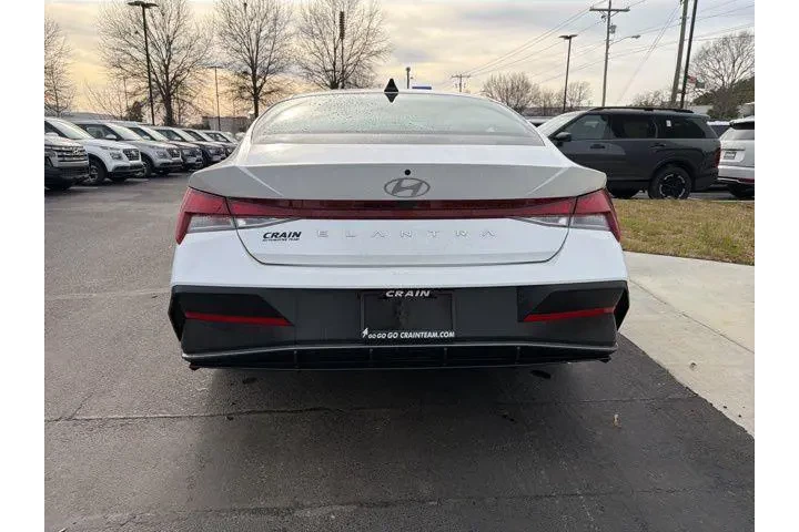 $19795 : Hyundai ELANTRA 2024 SEL 4dr image 6