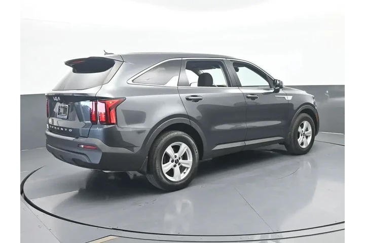 $22500 : Kia Sorento 2022 LX 4dr SUV image 6