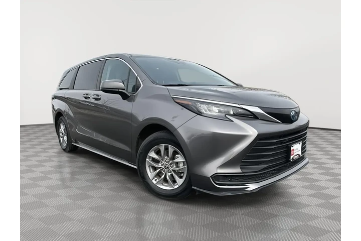 $33988 : Gold Certified 2024 Sienna LE image 1