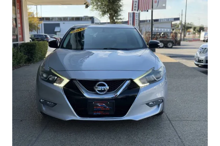 $17999 : 2017 Maxima 3.5 S image 5
