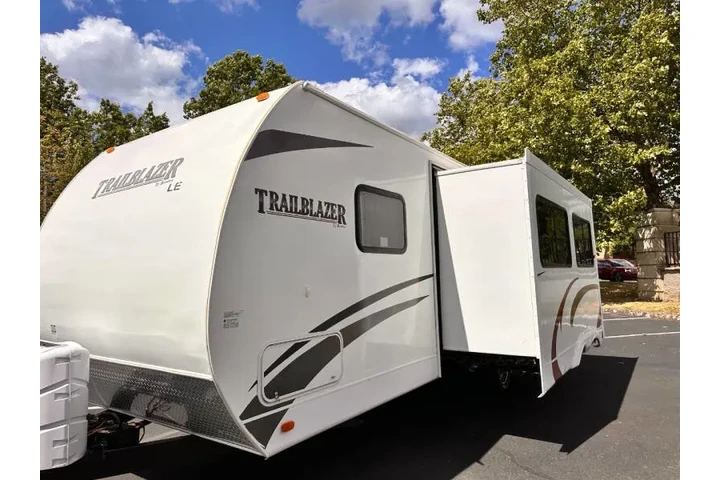 $14950 : 2010 Komfort Trailblazer LE 2 image 6