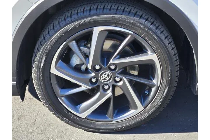 $20991 : Toyota C-HR 2021 Limited 4dr image 9