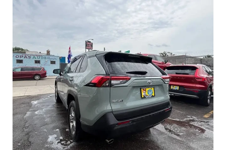 $26995 : 2023 RAV4 XLE image 6