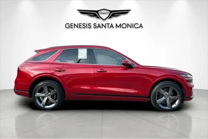 $37558 : Genesis GV70 2023 AWD 2.5T S image 4