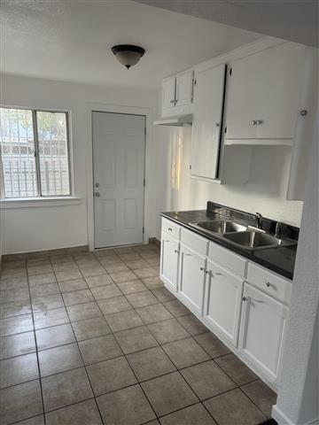 $1600 : 1 Rec, 1 Baño Compton CA image 4