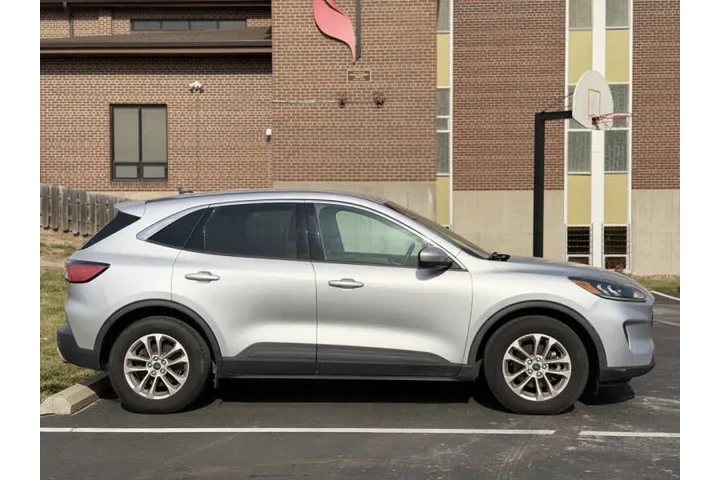 $5999 : 2020 Escape SE image 8