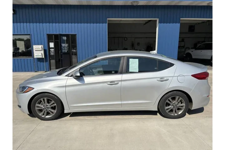 $13990 : 2018 Elantra SEL image 1