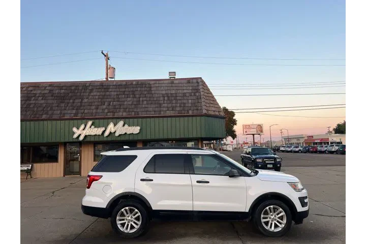 $13500 : 2016 Explorer One Owner | Dic image 9