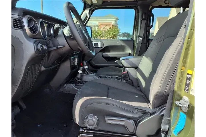 $21900 : Jeep Wrangler Unlimited 2021 image 4