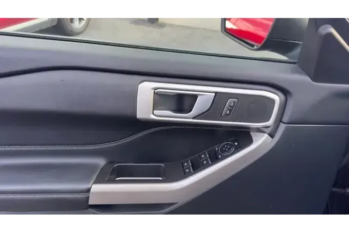 $33998 : Ford Explorer 2023 AWD XLT 4 image 10