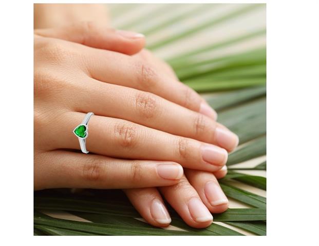 $1796 : Buy Bezel Real Emerald Ring image 3