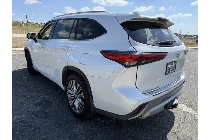 $39437 : Toyota Highlander 2022 AWD P image 5
