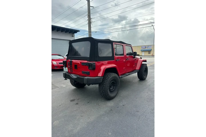 $12900 : Jeep Wrangler Unlimited Sahara image 3