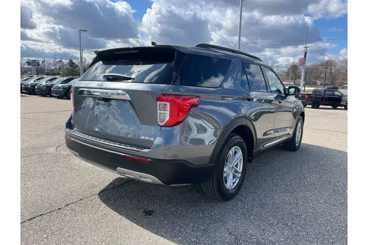 $33064 : Ford Explorer 2023 AWD XLT 4 image 4
