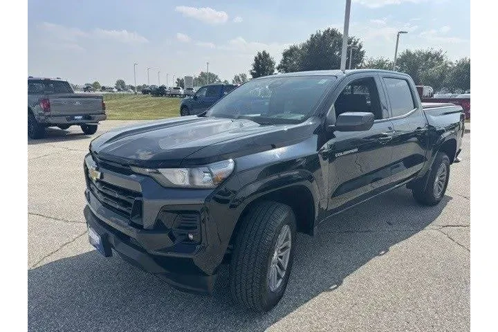 $37977 : Chevrolet Colorado 2024 4x4 image 3
