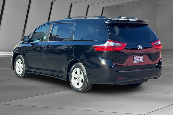 $25000 : Toyota Sienna 2020 LE 7-Pass image 10
