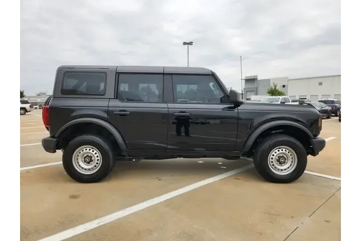 $38322 : Ford Bronco 2022 4x4 Base 4d image 3