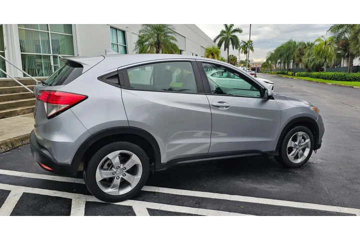 $13900 : 2020 Honda HRV image 5