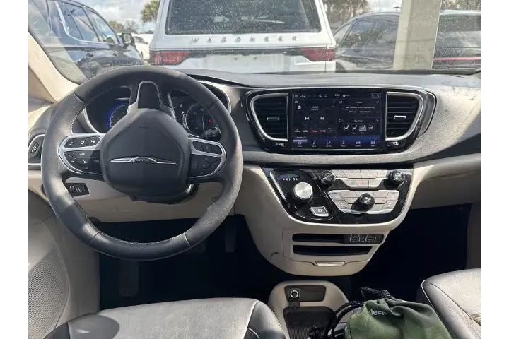 $29991 : Chrysler Pacifica 2024 Touri image 10