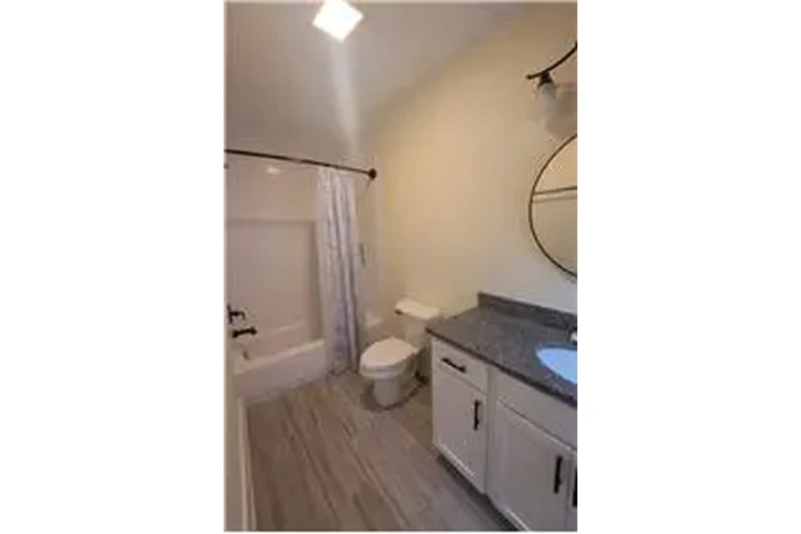 $2200 : Rental property with 3 bedro image 7