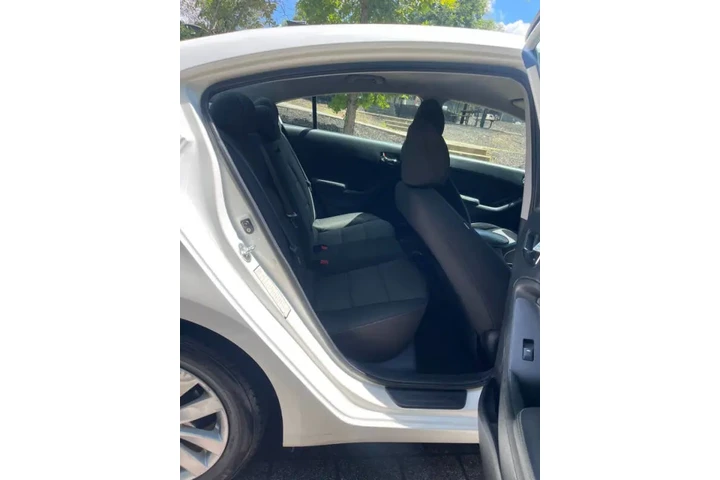 $4500 : 2015 Forte LX image 7