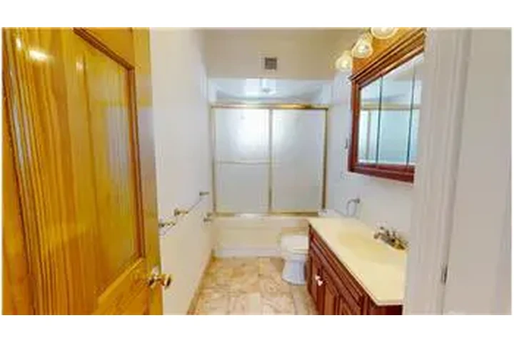 $6000 : Rental property with 6 bedro image 9