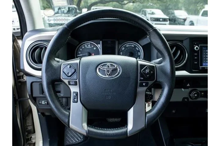 $21947 : Toyota Tacoma 2017 4x2 TRD O image 8