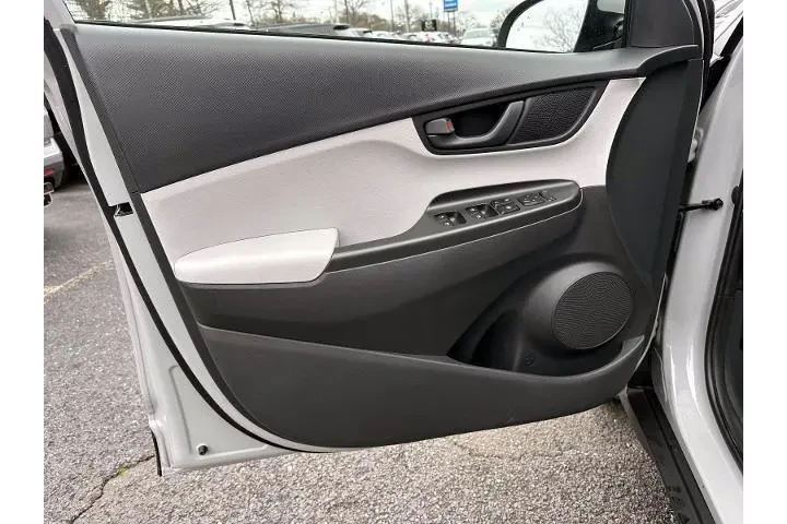 $18999 : Hyundai KONA 2023 AWD SEL 4d image 8