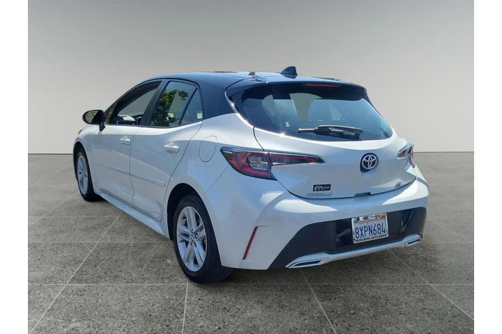 $21970 : Toyota Corolla Hatchback 202 image 3