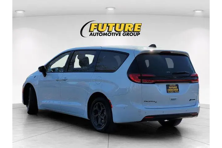 $28888 : Chrysler Pacifica Plug-In Hy image 6
