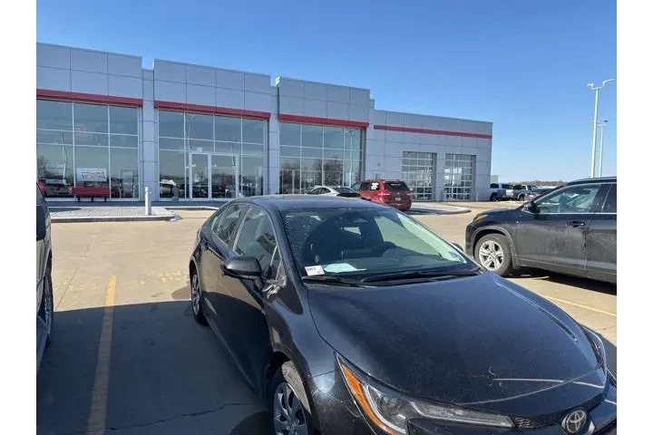 $20920 : Toyota Corolla 2023 LE 4dr S image 2