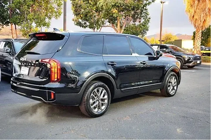 $28250 : Kia Telluride 2024 LX 4dr SU image 8