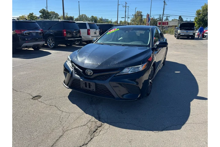 2018 Camry 4dr Sdn I4 Auto SE image 6